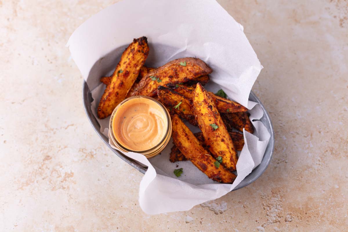 sweet potato wedges with dipping sauce