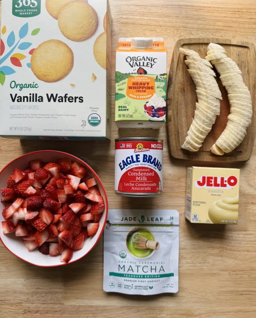 Ingredients needed to make strawberry banana pudding.